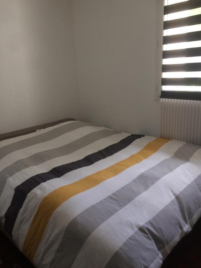 Maison Marylene Possibilite De Louer 2 Chambres Et Un Lit 1Place Supplementaire Ici C'Est Calme Et Simple Entretien Et Petit Dejeuner A Regler Sur Place Vous Gagnez 16 Pour-Cent Givry  Екстер'єр фото