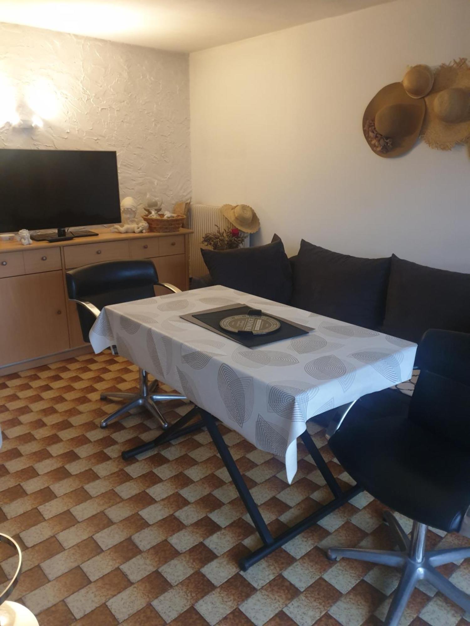 Maison Marylene Possibilite De Louer 2 Chambres Et Un Lit 1Place Supplementaire Ici C'Est Calme Et Simple Entretien Et Petit Dejeuner A Regler Sur Place Vous Gagnez 16 Pour-Cent Givry  Номер фото